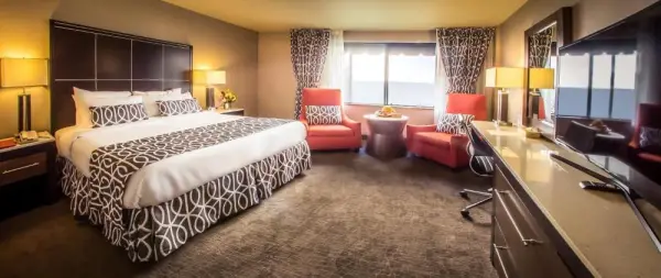 Olyver Hotel 8